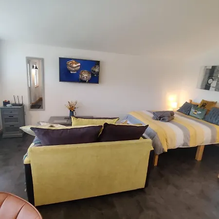 Bumble Bee شاليه *