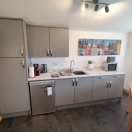 شاليه Bumble Bee *