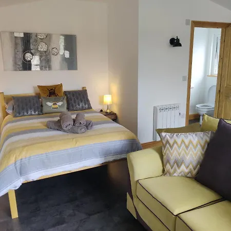 شاليه Bumble Bee *