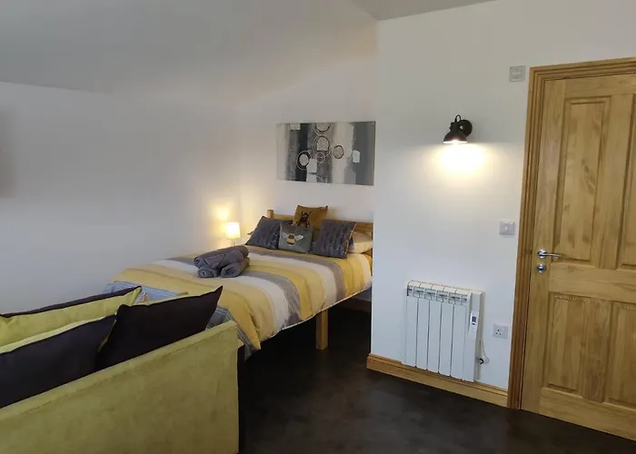 Bumble Bee Bootle (Cumbria)